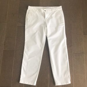 GAP White Girlfriend Khakis - Size 6/28R